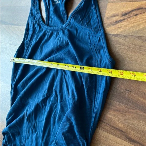 Athleta Woman’s Size M Deep Blue Racerback Athletic Tank - Picture 8 of 8